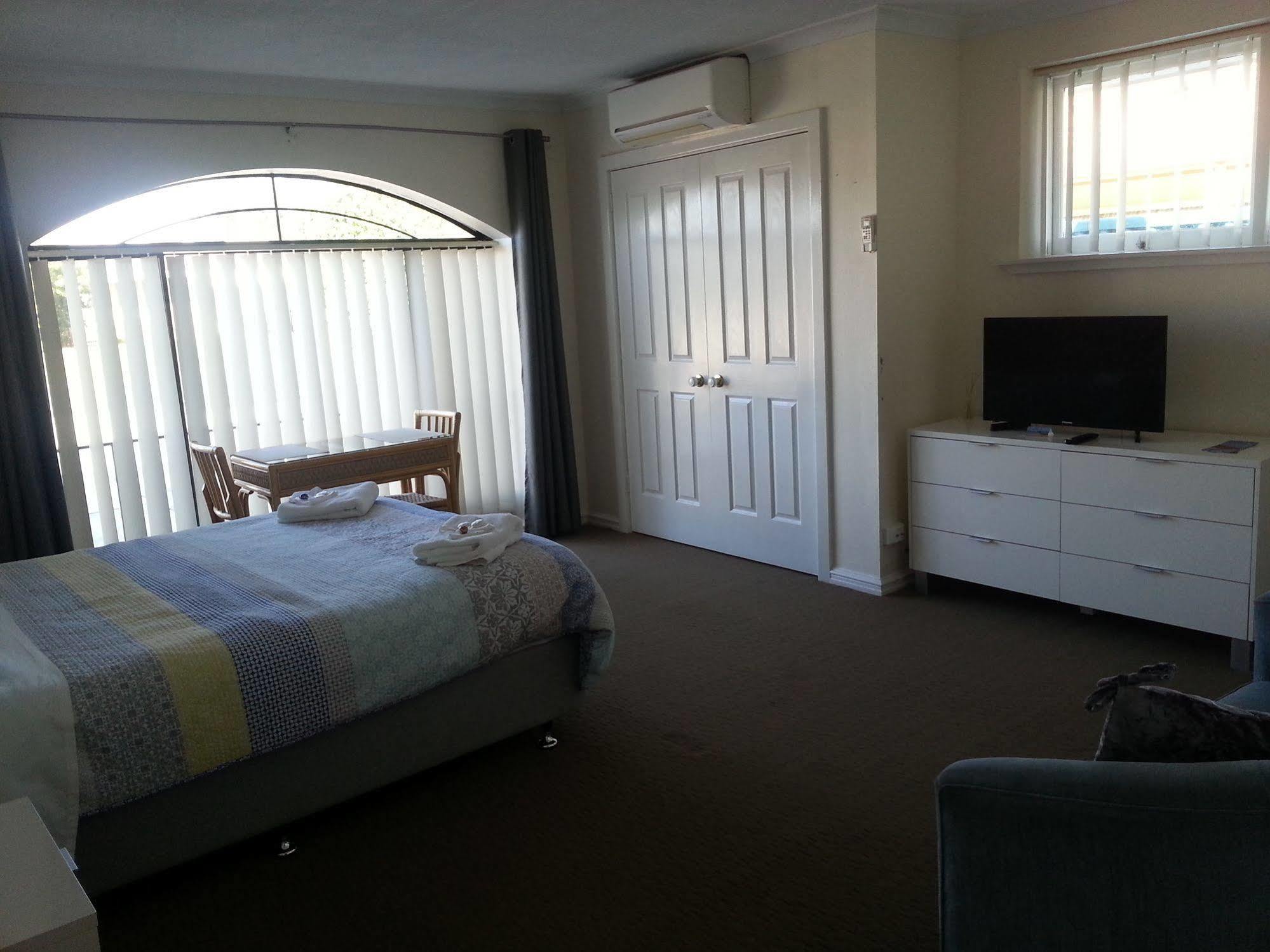 Palm Beach Guest House Rockingham Luaran gambar